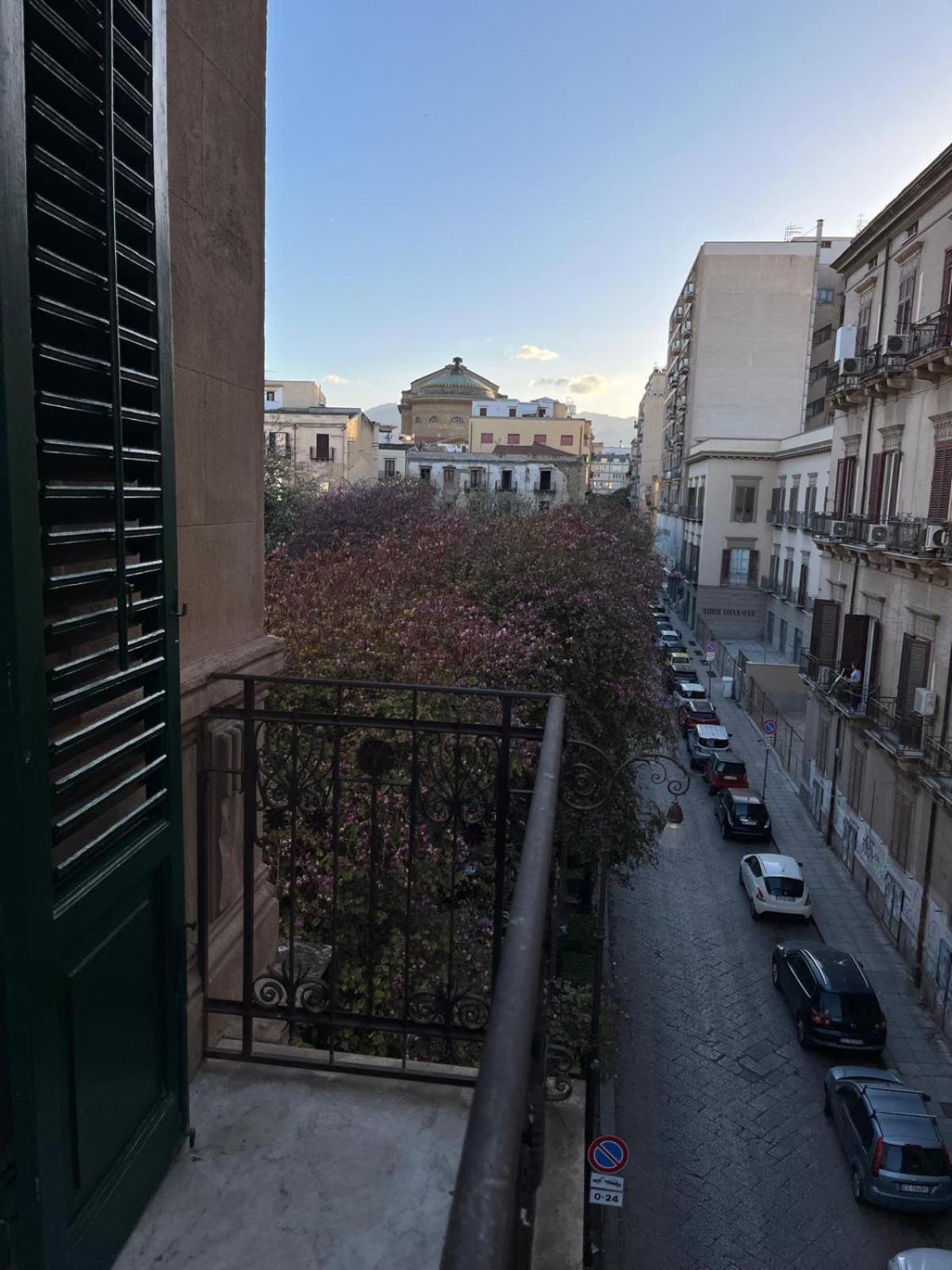 Casa Vacanze Da Ruggero Al Massimo Παλέρμο Εξωτερικό φωτογραφία